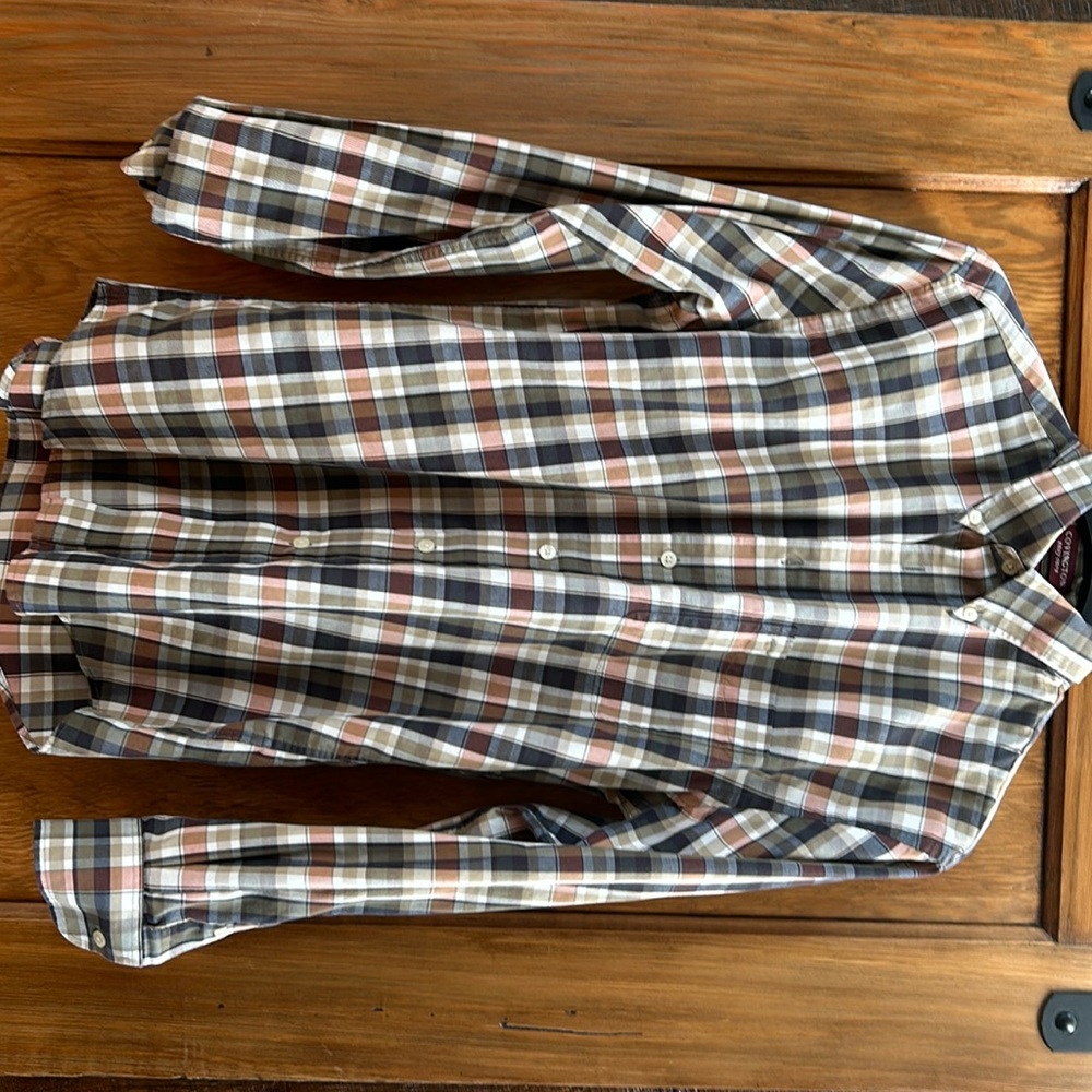Men’s dress shirt size medium